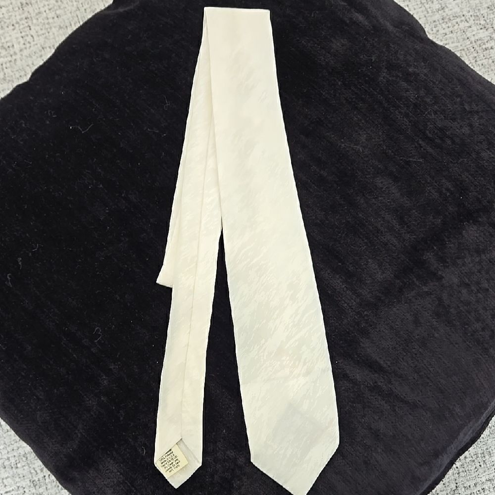 Young Mens Elegant Cream Tie